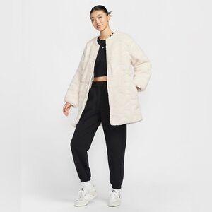 Nike Sportswear
Women's Loose Jacket